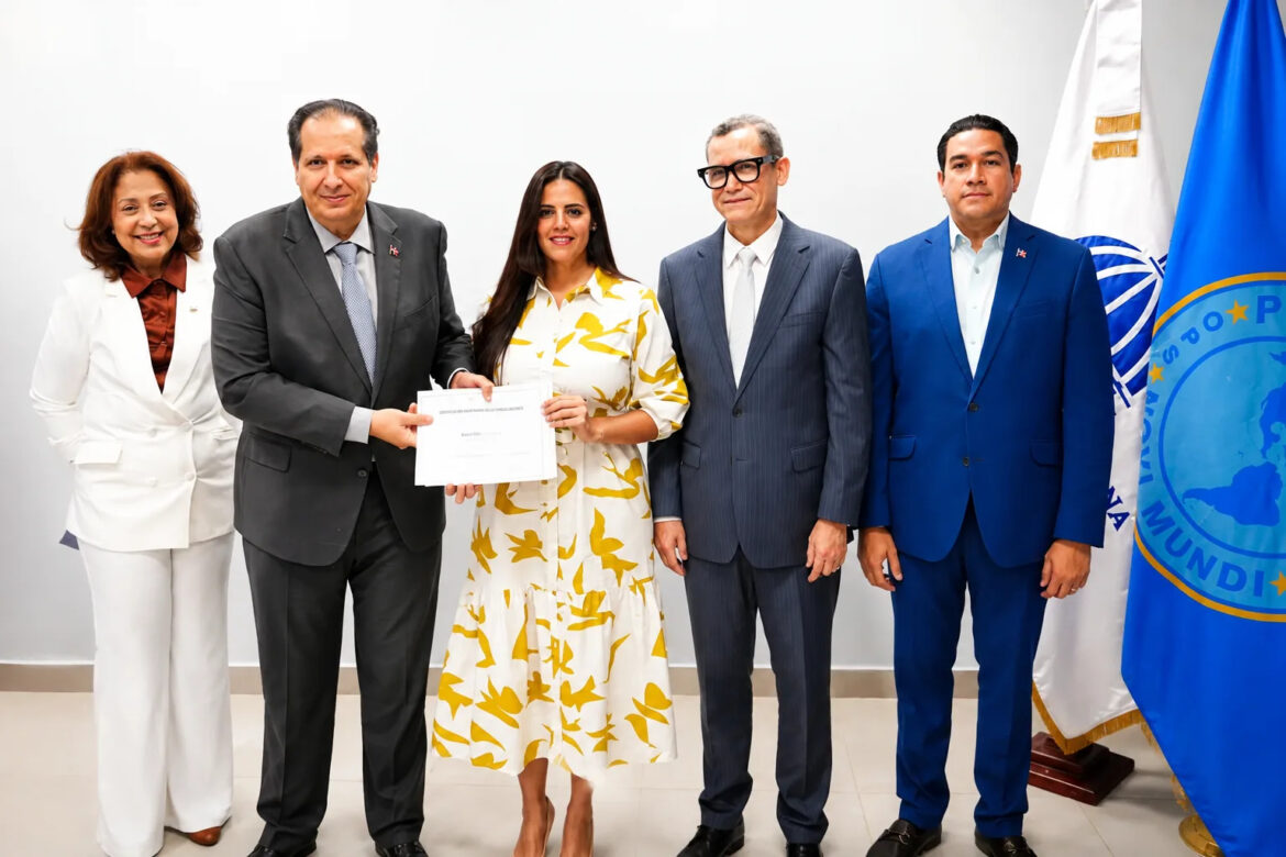 ministerio-de-salud-publica-reconoce-al-banco-bhd-por-sus-salas-de-lactancia